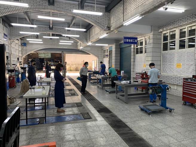 国中技艺竞赛高英工商6组别荣获第一。(校方提供)