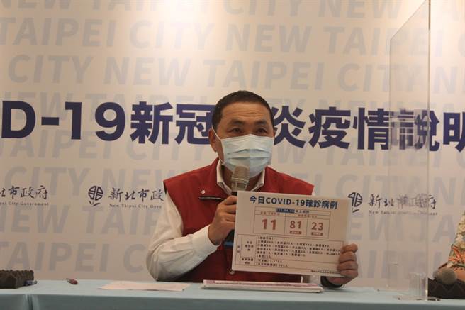 新北市长侯友宜表示，这段时间都没有重症，列管数7175人，本日可解隔数365人。(陈慰慈摄)