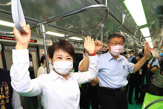 台中市府开罚台北市长柯文哲脱口罩唱歌，违反防疫规定，民眾党台中市党部表示，「阿北对此事没任何意见，一切遵照台中市府防疫相关规定缴交罚款」。（资料照／卢金足台中传真）