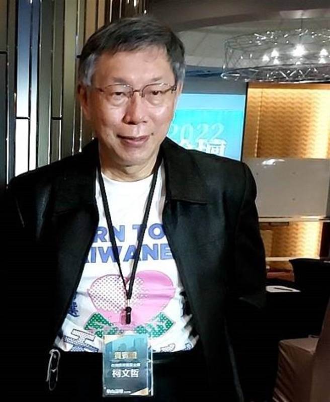 民眾党主席柯文哲于3月26日在活动中脱口罩高歌，经台中市府查证，违反防疫规定属实。（民眾党提供／卢金足台中传真）