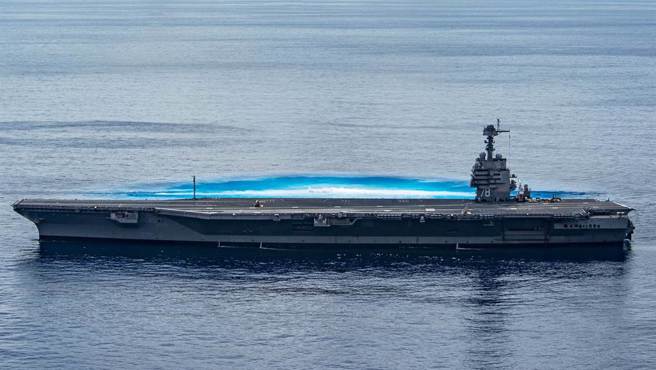 美国「福特」号（USS Gerald R. Ford，CVN-78）航母2021年6月接受全舰衝击测试后的画面。（美国海军）