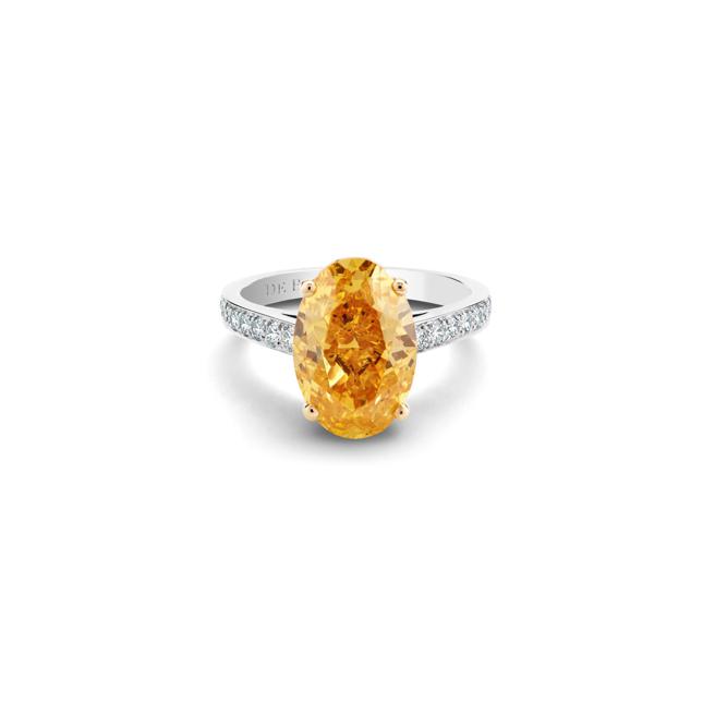 De Beers Old Bond Street高级珠宝椭圆形切割艷彩黄橘钻戒指。（De Beers提供）