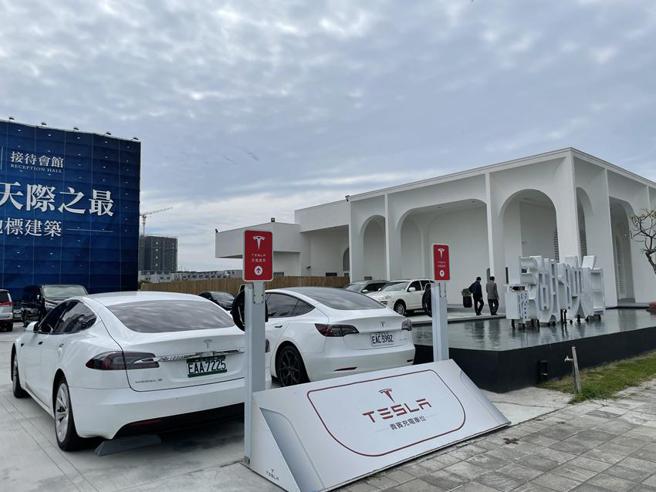 （受惠农历年后赏屋客回流，海悦3月营收大幅飙高15％；图为海悦热销案台南「湖映白」接待中心现场。图／蔡惠芳）