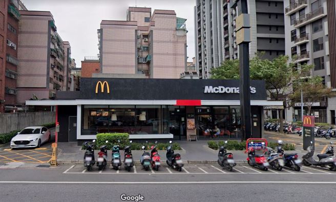 麦当劳桃园桃莺店出现确诊足迹。（翻摄Google Maps）