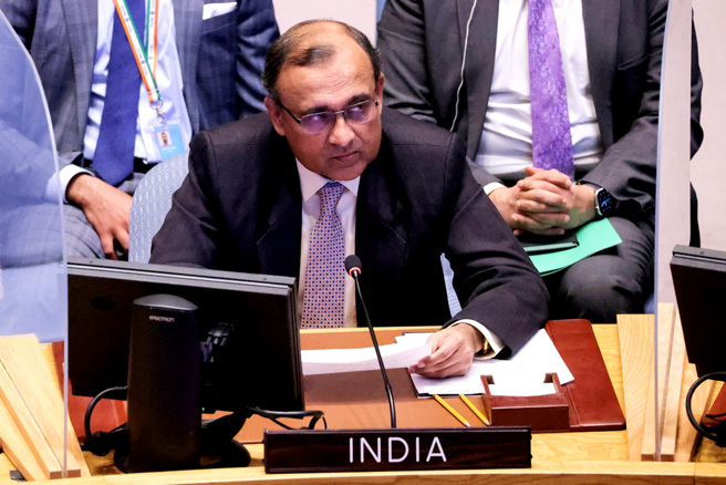 針對烏克蘭小鎮布查（Bucha）遍地遺體的慘況，印度駐聯合國大使提魯穆提（T.S. Tirumurti）5日表示「明確譴責」，但整整3分鐘的聲明隻字未提俄羅斯。（圖／路透社）