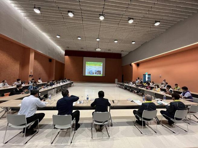 （台南运输先进系统轨划简报情形。图／交通部提供）