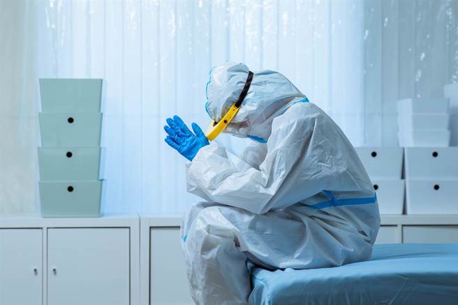 美FDA 接连收回大厂单株抗体 EUA 新冠疫情只能寄望口服药？(示意图/Shutterstock)