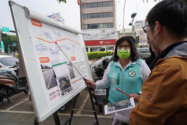 嘉義市立委王美惠與中央及地方官員討論道路改善計畫。（王美惠立委提供／廖素慧嘉市傳真）