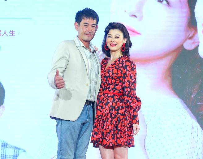 柯叔元、方心配对演出。（粘耿豪摄）