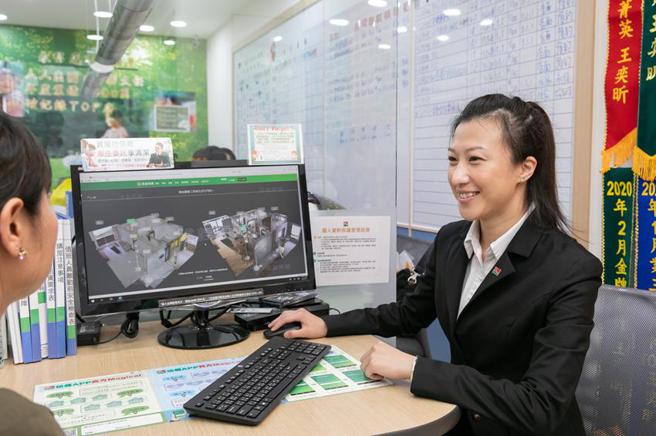 （信义房屋利用Azure Synapse Analytics及Azure Databricks，透过复杂演算法，打造全新「AI智能配案」数位服务，结合大数据分析及客户于线上操作的习惯，协助第一线销售员快速定位客户潜在需求。图／台湾微软提供）