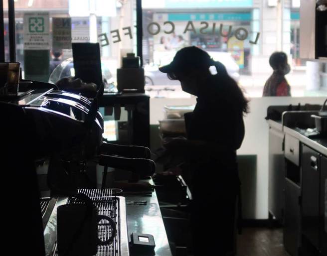 上个月3日全台大停电，引爆民怨，许多人更质疑台湾有缺电问题。(图／资料照、王英豪摄)