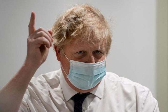 強生表示，俄羅斯軍隊據傳在烏克蘭布查鎮屠殺平民一事，「對我來說跟種族滅絕相差無幾」。（圖／路透社）