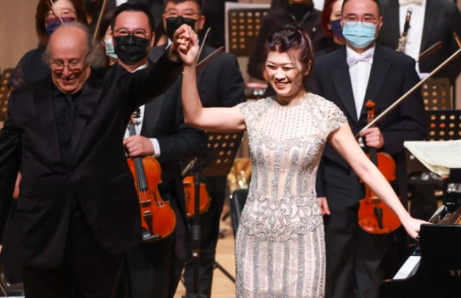 钢琴女神陈毓襄与指挥家殷巴尔在5月1日高雄卫武营又有《冰雪烈焰》演奏会。（图／取自陈毓襄脸书）