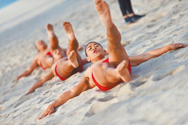 因应早年外岛防卫作战需求，「陆军两栖侦察营」组建特种作战菁英部队，成员要经过硬汉周考验，才能成为「海龙蛙兵」。（军闻社）