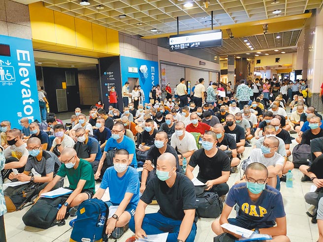 新北市目前有3000名役男等當兵，不少人擔心未來役期可能延長。圖為資料照片。（新北市民政局提供／葉德正新北傳真）