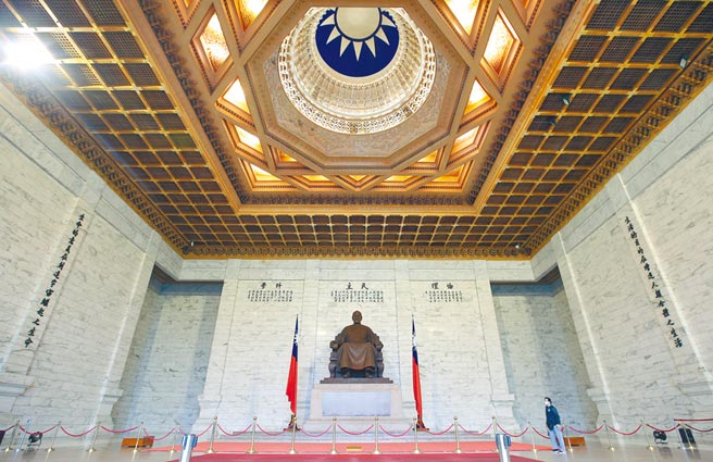 在文化部主导下，中正纪念堂原以「永怀领袖」为主题的常设展，7日起改以「功过并陈」方式重新呈现。（本报资料照片）