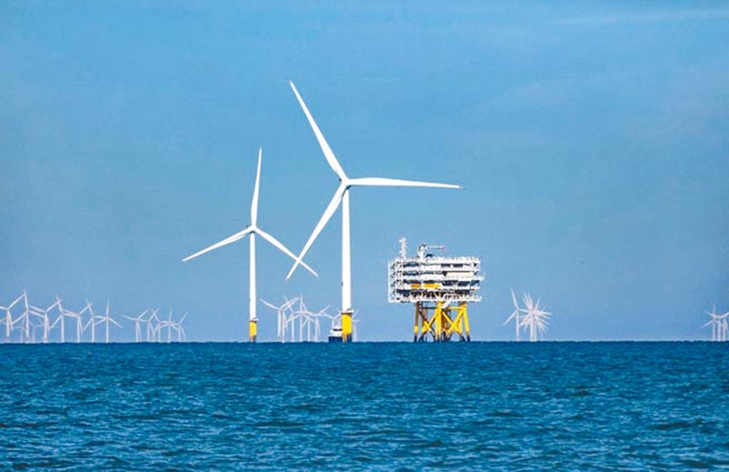 经济部能源局在环评审查时一再重申，已与相关部会排除敏感区位，但有环评委员质疑生态调查不完整，须补正资料再审。（彰化县政府提供）