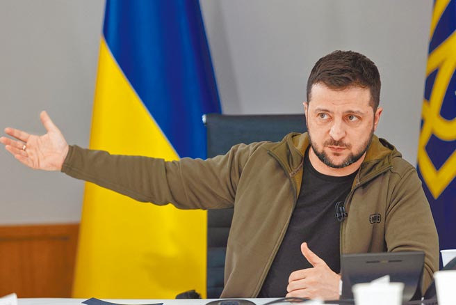 由於俄烏戰爭影響烏克蘭農產品出口，對中國糧食供給影響開始浮現，中國因而轉向美國購入108.4萬噸玉米，這是自2021年5月以來中國向美國購入的最大宗農產品。圖為烏克蘭總統澤倫斯基。（路透）