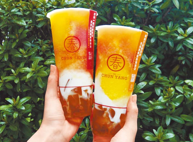 春阳茶事「宇宙芭芒柳」渐层外观掳获少女心。（春阳茶事提供）