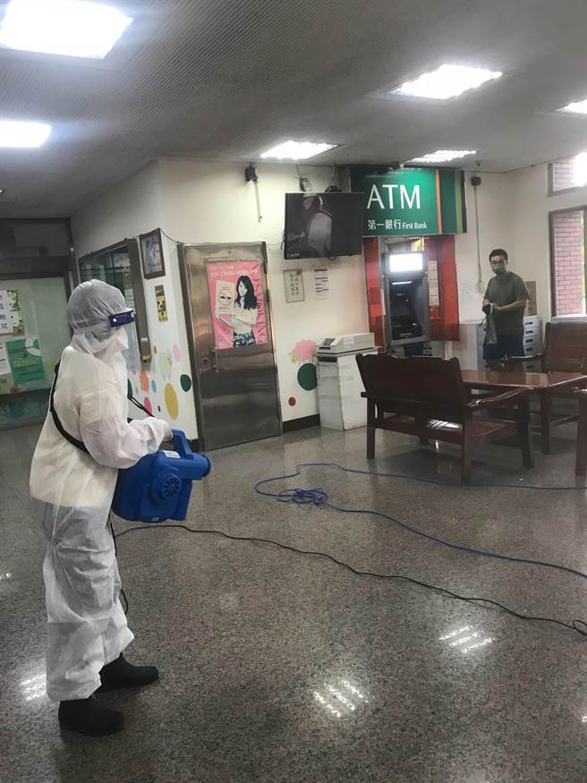 長榮大學1名學生今確診，校方趕緊進行校園大清消。（長榮大學提供／曹婷婷台南傳真）