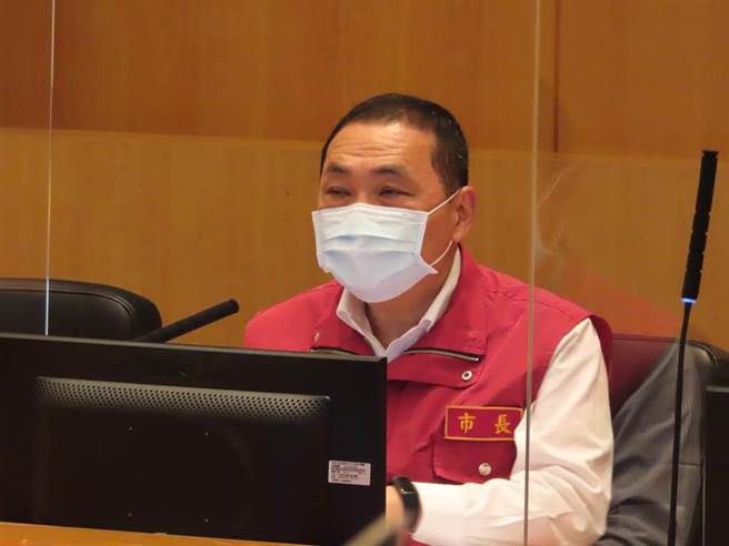 新北市長侯友宜今（7日）表示，快速匡列19名同仁，昨天晚上篩檢都是陰性，整個勤務的運作跟調整也快速的把它做好應變。（報系資料照）