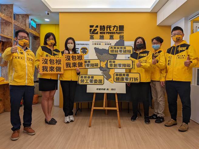 時代力量6高巿議員參選人7日全數就定位，左起三民區現任議員林于凱、左營楠梓鄭侑青、大寮林園張雨柔、前鎮小港湯茹婷、大岡山黃思學、鳳山顧崇德。（曹明正攝）