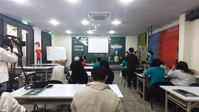 本届全国NGOs环境会议以「投资环境、保岛永续」为号召。（林良齐摄）