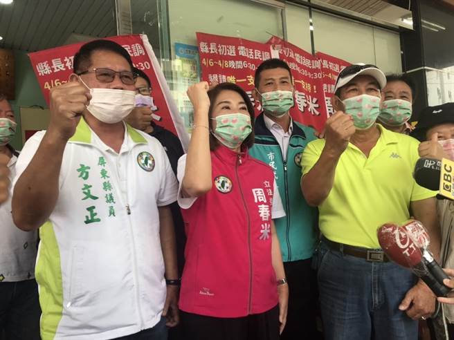 民进党屏东县长初选结果7日出炉，由现任县长潘孟安力挺的周春米（中）出线，稍早她接受媒体访问称，千言万语就是一句深深的感谢。（谢佳潾摄）
