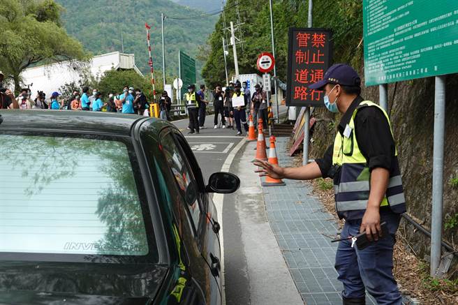 南横公路天池到向阳将于月底开放，意味着南横全线即将开通。图为梅山口管制站(姚志平摄)