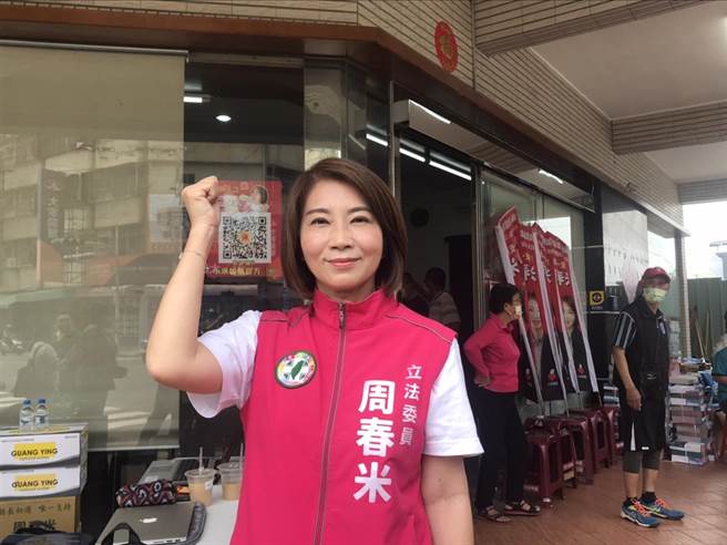 民進黨屏東縣長初選周春米出線，莊瑞雄、鍾佳濱、潘孟安紛紛送上祝福。（謝佳潾攝）