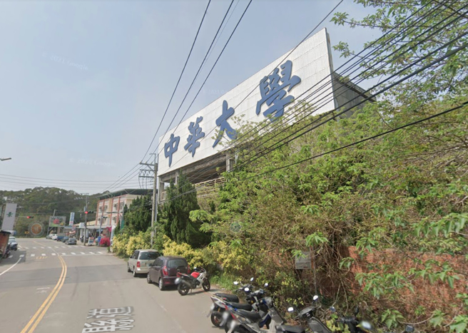 中华大学接获桃园市卫生局通报，有一名学生确诊。(翻摄自Google maps)