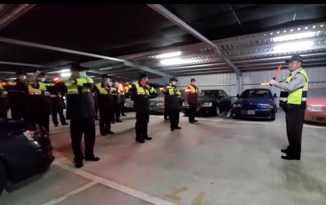 大甲警分局后里分驻所与在地的后里民防分队，妈祖起驾前的数夜，已做好交通指挥的特训。（警方提供）