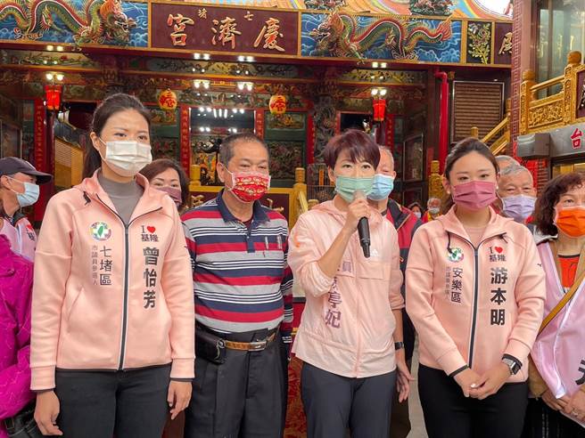 立委陳亭妃今日上午首度到基隆，陪同基隆市長林右昌2子弟兵掃街拜票。（翻攝照片／陳彩玲基隆傳真）