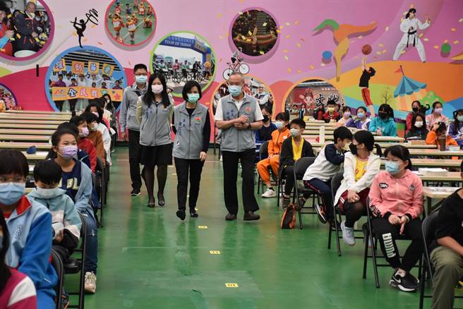 苗栗縣政府舉辦文狀元競試複賽，苗栗縣長徐耀昌到場替學生們加油。（謝明俊攝）