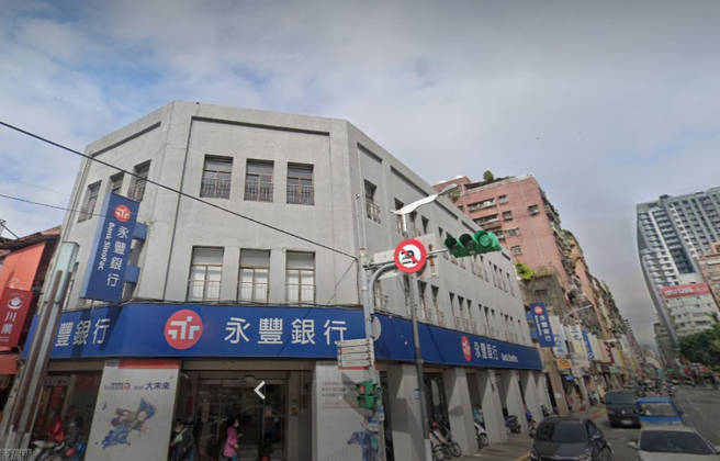 永豐銀行萬華分行傳出有員工確診。（翻攝谷歌地圖）