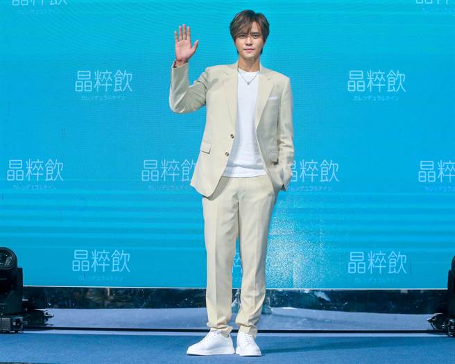 罗志祥身穿一袭帅气西装，7日出席记者会。（粘耿豪摄）