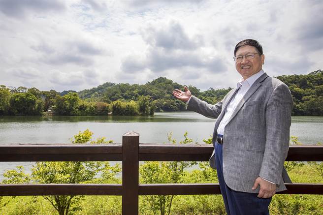 今年新竹县桐花祭选宝山水库为主场，县长杨文科欢迎民眾届时来宝山水库欣赏「五月雪」桐花的景致。（罗浚滨摄）