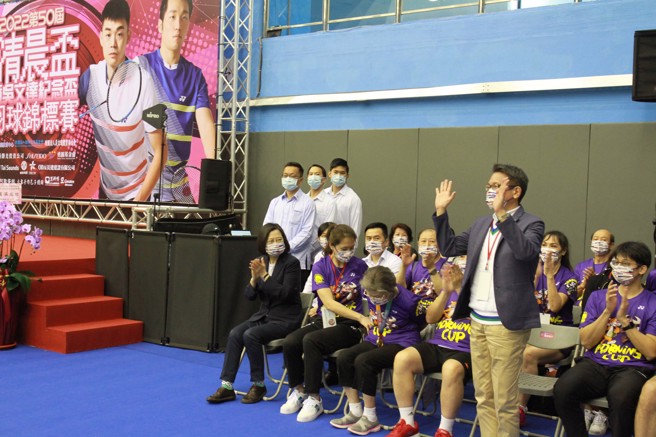 优乃克总经理宫前辉久（前排站立者）出席清晨杯开幕典礼。（全民羽球发展协会提供）