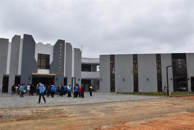 苗栗市公所自建生命纪念园区灵骨堂，分为2大区域。（谢明俊摄）