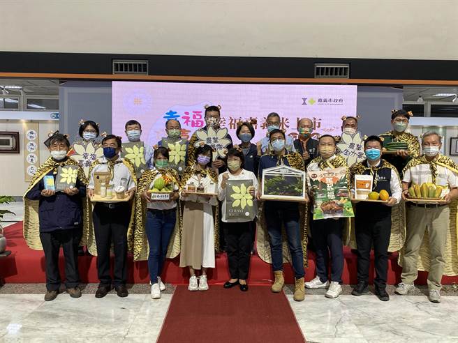 嘉义市长黄敏惠宣布「嘉义农业队」成军。（廖素慧摄）