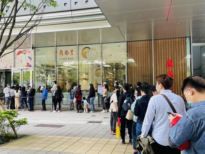 遠百信義A13清明連假吸引不少親子客群遊玩。（遠百提供）