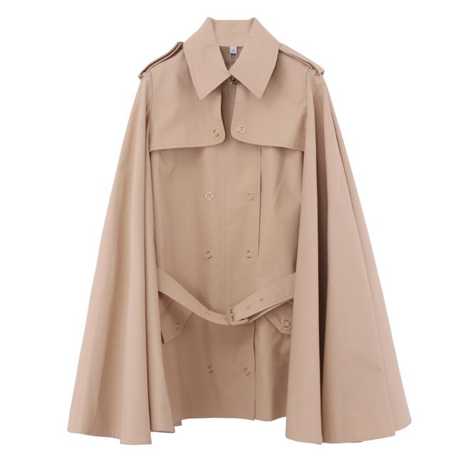 微風南山Burberry Kids童裝專賣店開幕後，帶動精品童裝各櫃業績提升，Burberry Kids棉質喇叭袖風衣，2萬6900元。（微風提供）