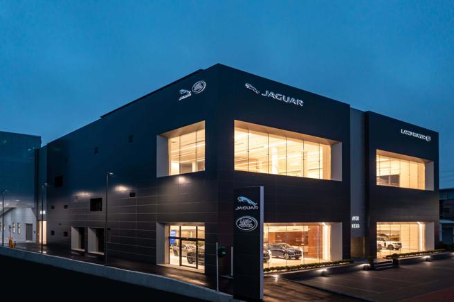 全新落成的旗舰据点为全亚太规模最大的 Jaguar Land Rover 旗舰展示暨服务中心。（台湾捷豹路虎提供）
