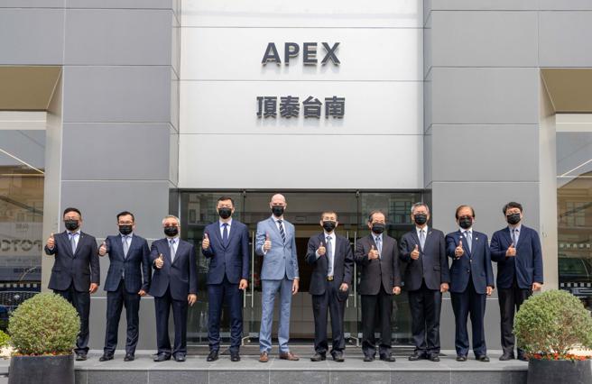 全新落成的旗舰据点为全亚太规模最大的 Jaguar Land Rover 旗舰展示暨服务中心。（台湾捷豹路虎提供）