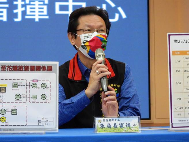 花蓮縣衛生局長朱家祥說明今天16例確診個案。（羅亦晽攝）