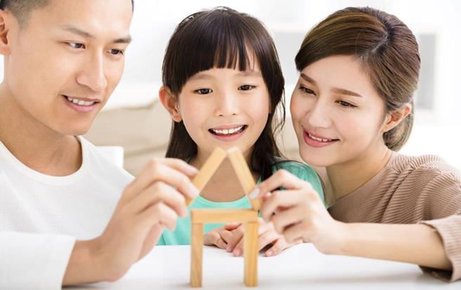 （选择台新人寿「金倍钻利率变动型美元终身寿险」，加强终身保障，灵活配置资产，满足全方位的家庭与财务保障需求。图／台新人寿提供）