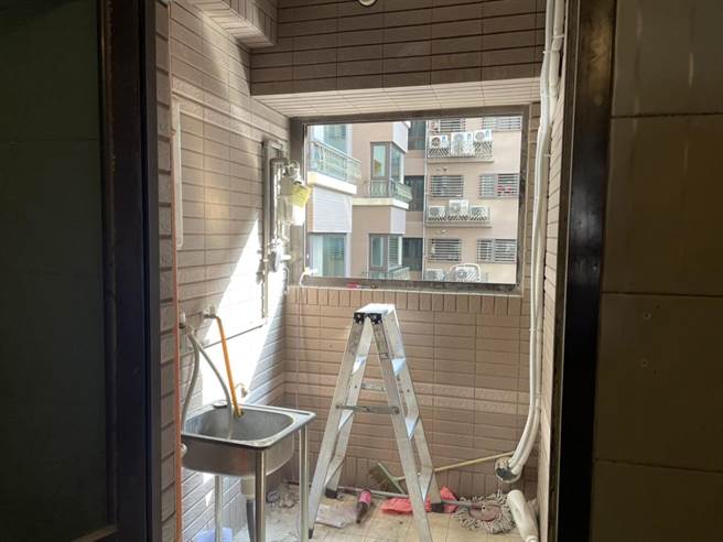 冷气工人安装室外机不慎从9楼跌落死亡。（陈梦茹翻摄）