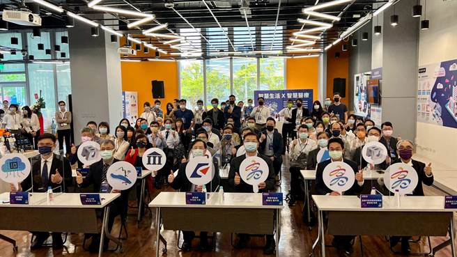 座落于高雄软体园区的南部晶片物联网智造基地，7日起展开为期2个月的「台湾智造跨界串联」成果展。（柯宗纬摄）