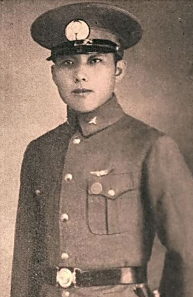 中华民国空军第一位在敌人面前开枪自戕，阎海文烈士。（图／庄秉汉提供）