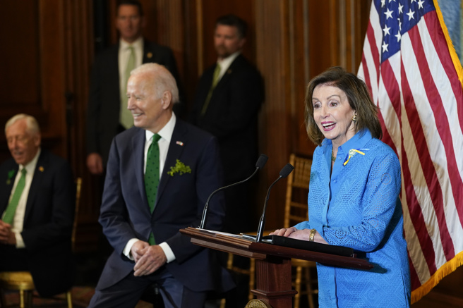 美眾院议长裴洛西（右）。（图／美联社）